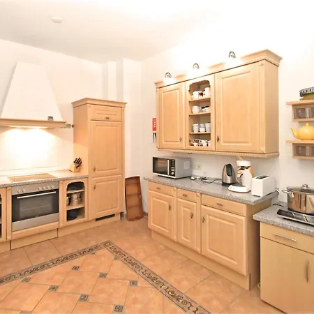 Exklusives Gruppenhaus Mit Cinema * Treuen