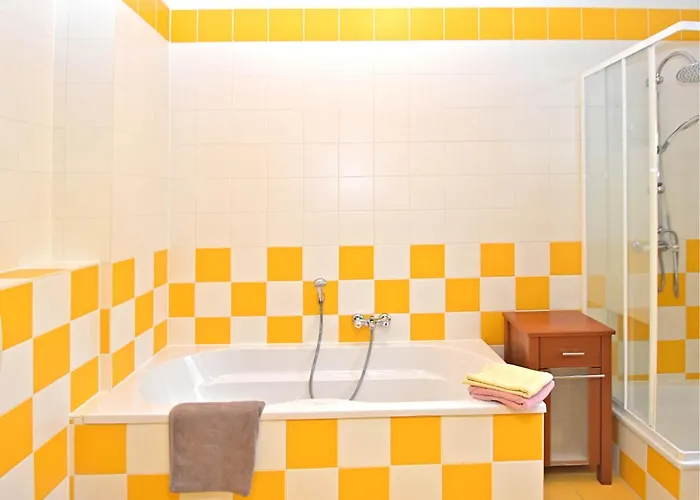 Dom wakacyjny Exklusives Gruppenhaus Mit Cinema Treuen