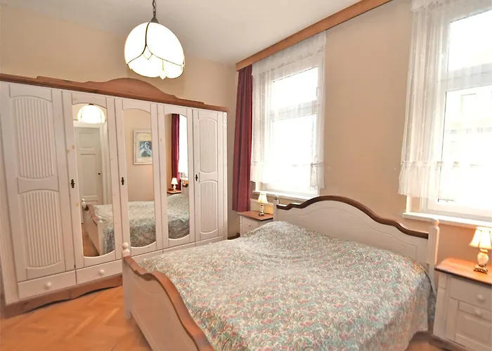 Dom wakacyjny Exklusives Gruppenhaus Mit Cinema Treuen