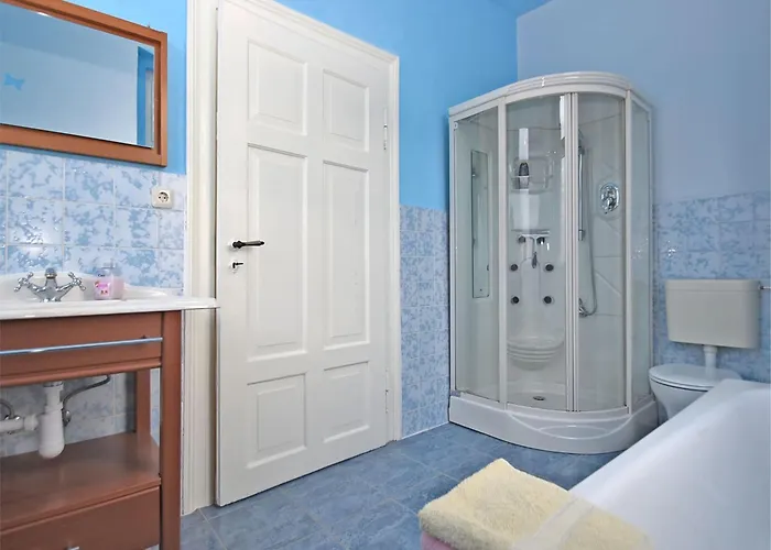 Dom wakacyjny Exklusives Gruppenhaus Mit Cinema Treuen